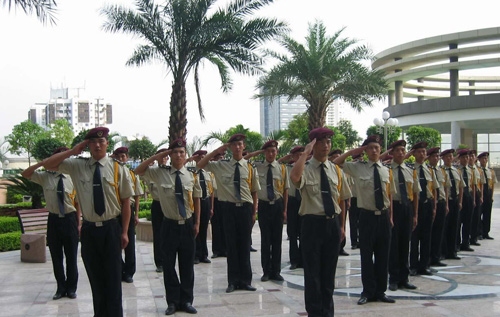 {高檔會(huì)所保安服務(wù) width=